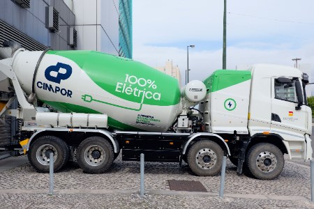 CIMPOR leads energy transition with the first 100% electric concrete mixer in Portugal